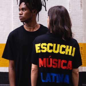 Camisetão ESCUCHA MÚSICA LATINA 2.0 preto