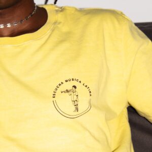 Camiseta ESCUCHA MÚSICA LATINA amarelo