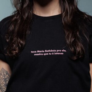 Camiseta TOCA MARIA BETHÂNIA PRA ELA (Aquarius) preto