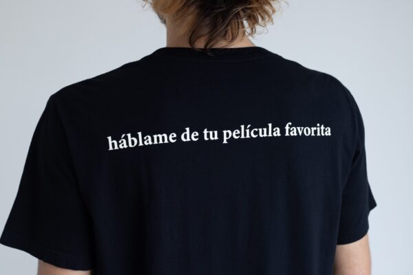 Camiseta HÁBLAME DE TU PELÍCULA FAVORITA preto