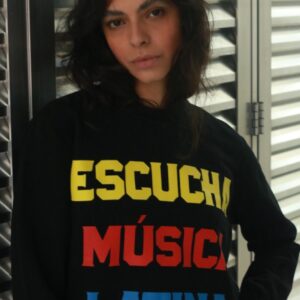 Casaco moletom ESCUCHA MÚSICA LATINA preto