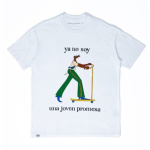 Camisetão YA NO SOY UNA JOVEN PROMESA branco