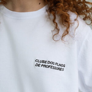 Camiseta malhão bordada CLUBE DOS FILHOS DE PROFESSORES branca