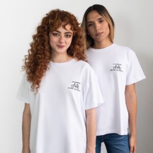 Camiseta malhão bordada DIVERSIÓN ENTRE TUS PIERNAS branca