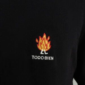 Camiseta malhão bordada TODO BIEN preta